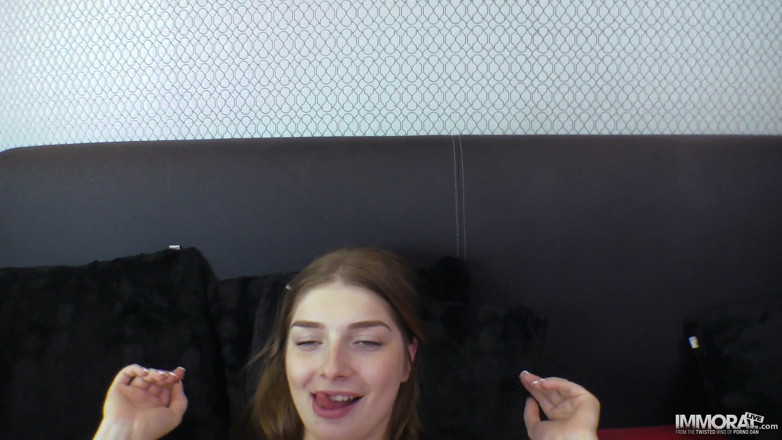 Immoral Live: Рыжая Mona Sweet заставляет чувака с большим хуем кончить дважды в видео от первого лица!