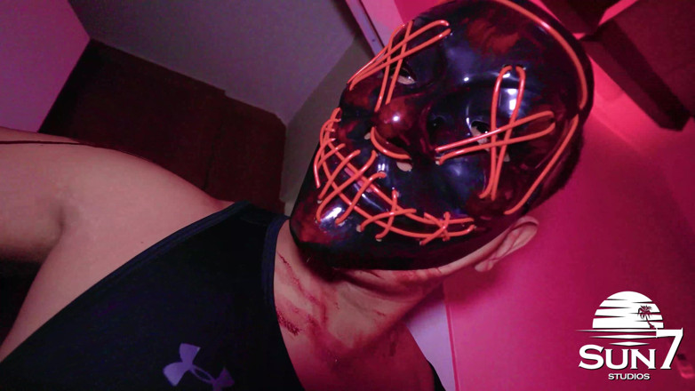Sun7: L’halloween Lesbienne Se Termine Par Des Prostituées Et Des Boiseries...