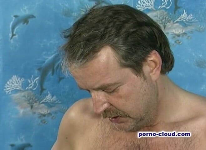 Porno Cloud: 肛門赤ん坊が彼女の嫌いな人掘削によって年上の男