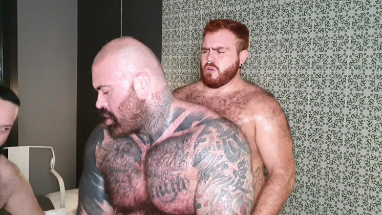 ScruffyStocky: Beefy Bears учотирьох