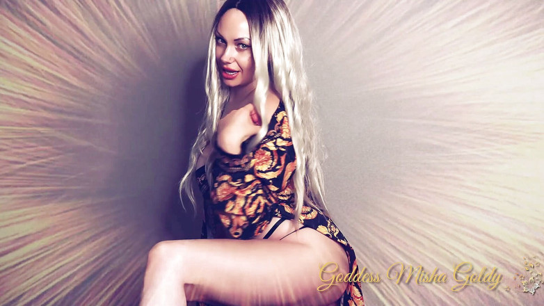 Goddess Misha Goldy: Humiliation envoûtante ! J'adore te ruiner mentalement ! Baise-toi, retard stupide !