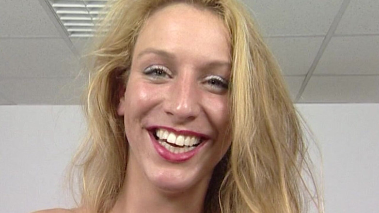 VintageXMovies: Kåt blond milf fingrar våt fitta till skakande orgasm