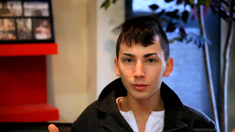 Lollipop Twinks: Un twink maigre parle travail