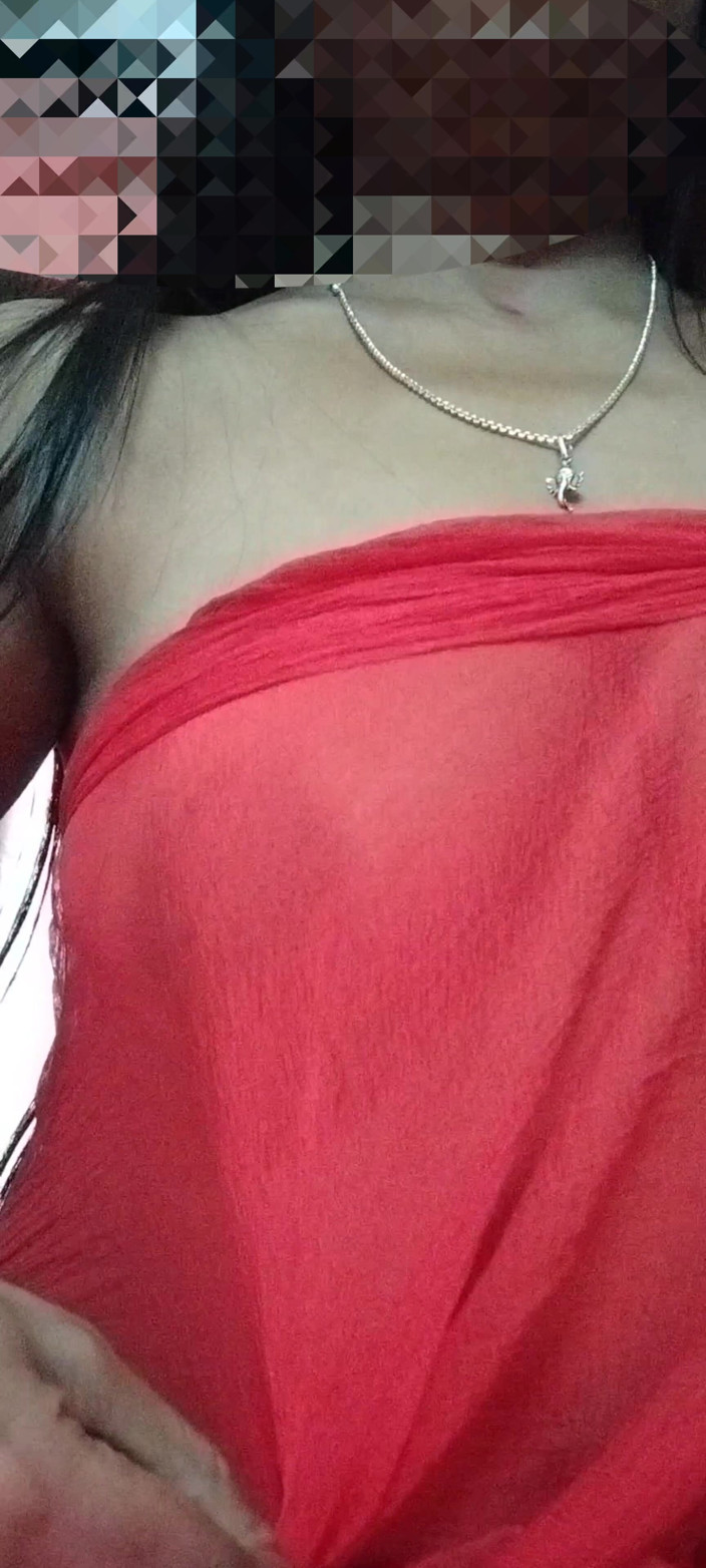 Bengalibeauty96: ファンに巨乳を見せるインド人妻プリヤンカ
