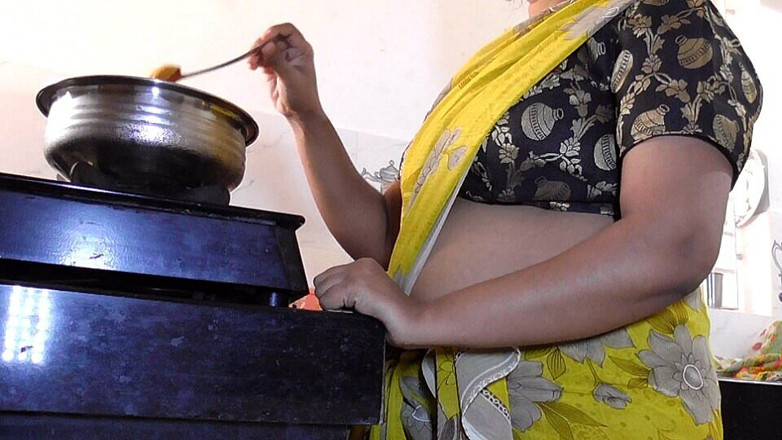 Indian Disha: Ma belle-mère m’aide à jouir et je l’ai baisée dans la...