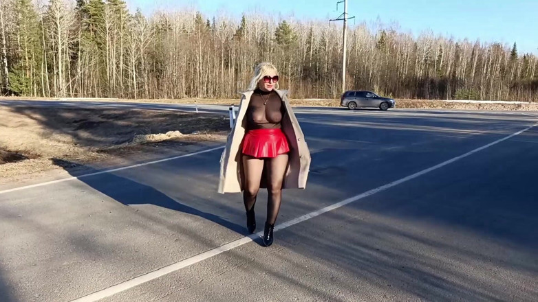 RedRoseRus: Microgonna sexy - Camminata all'aperto