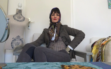 Lady Victoria Valente: シルクスカーフ秋!首とヘッドスカーフのフィッティング