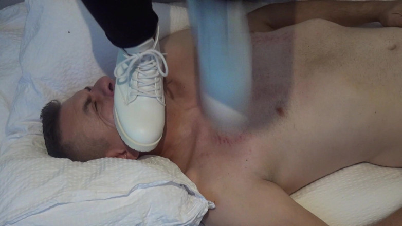 Paultramp: Si passa sul viso con gli stivali