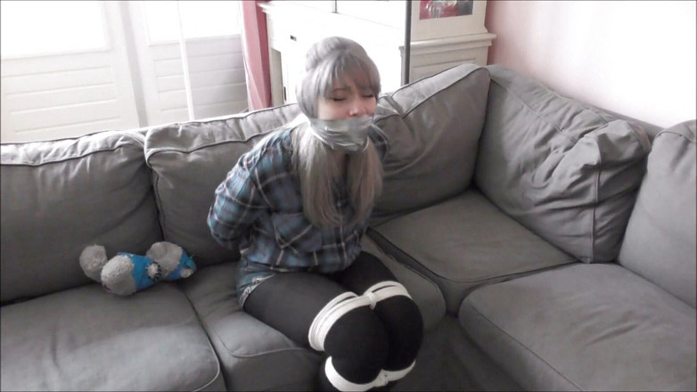 Restricting Ropes: Luna grey - Bambinaia legata e nastro imbavagliata