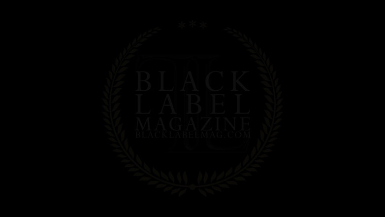 Black Label Magazine: Adik tiri Mia melancap pepek berbulunya