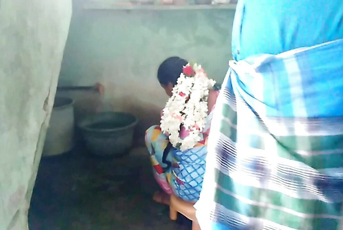 Priyanka314: Une tatie desi taille une pipe à son mari, Coock