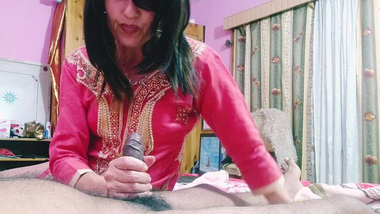 Bolly Karma: वह चॉकलेट और बड़े काले लंड से प्यार करती है!