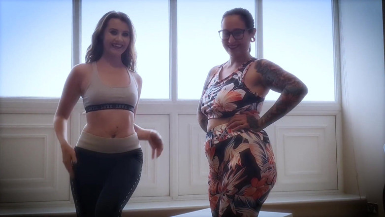 Elizabeth Hunny: Elizabeth Honey &amp; Brooke Logan trainen samen