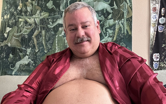 Hand-Free-Daddy-Chub: फिनलैंड के मूंछों वाली गोल-मटोल मोटा आदमी आपकी खुशी के लिए भारी भार उठाता है
