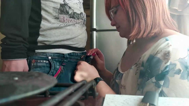 SchoolPrincess: Je me suis fait éjaculer dans la cuisine