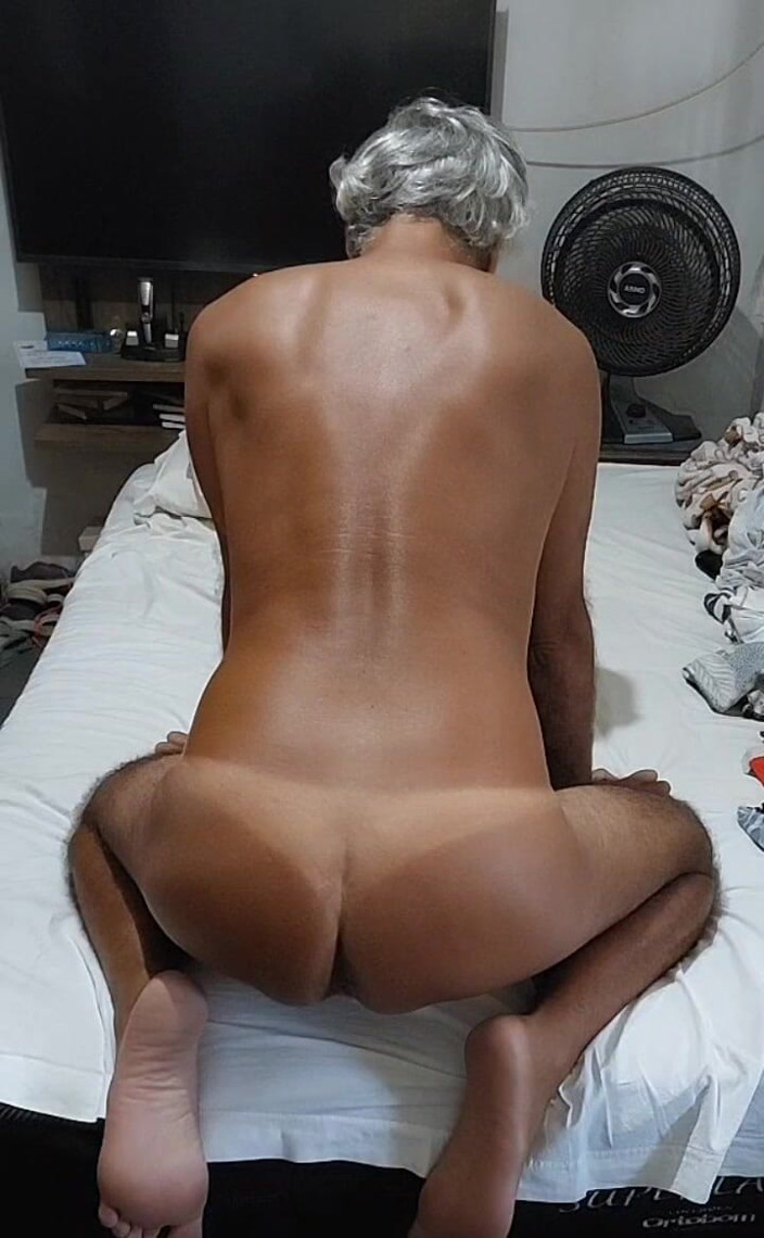 Ladysilvas: bistar men nagn Ladysilva chaaron taraph apni hot tॅand vaali...