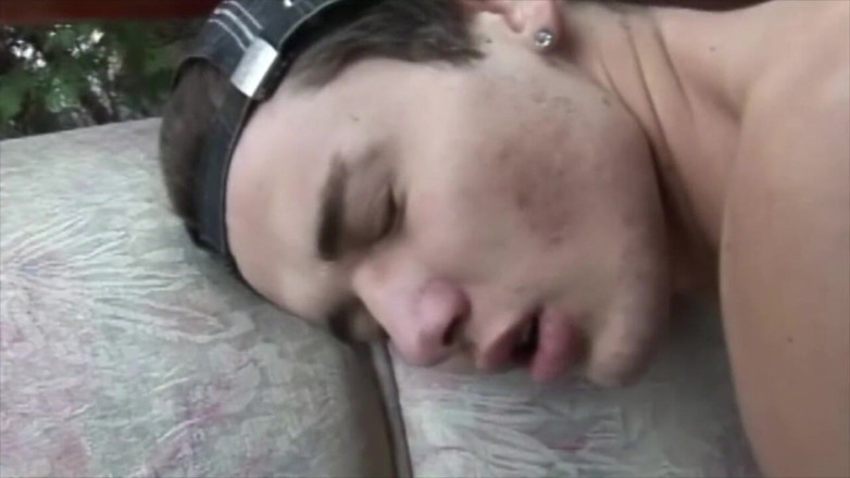 YOUNG FRENCH DUDES FUCKERS: Young fucker have fun at home in discreet