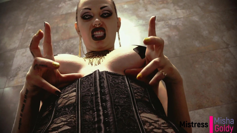 Goddess Misha Goldy: Une éjaculation précoce avalée vivante après une baise rapide avec démo !