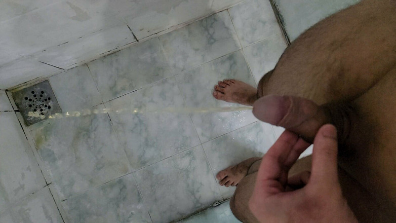 Lkdick8: Kamu suka banget video kencing nggak??