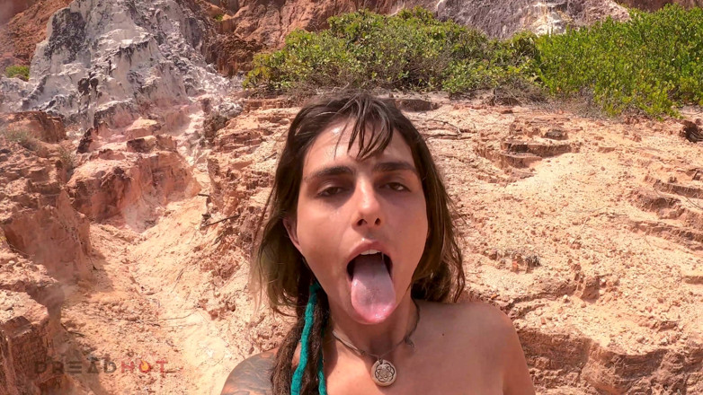 Dread Hot: Młoda para rucha się na plaży nagości