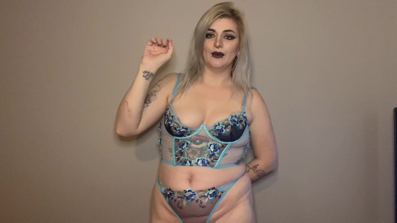 EeveeXo: Lingerie d’hiver, essai