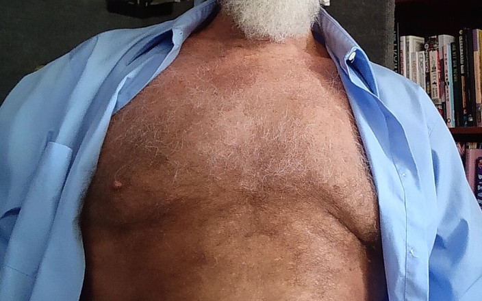 Mr hairy gardener: In früheren Rollenspielvideos hatte ich dieser 18-jährigen gelehrt, zu wichsen.