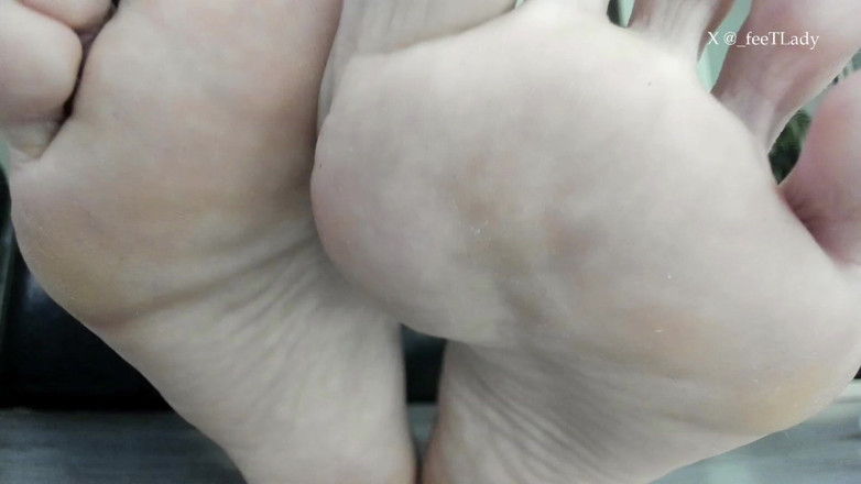 Feet lady: Polverosa, profumata, proprio davanti al tuo viso