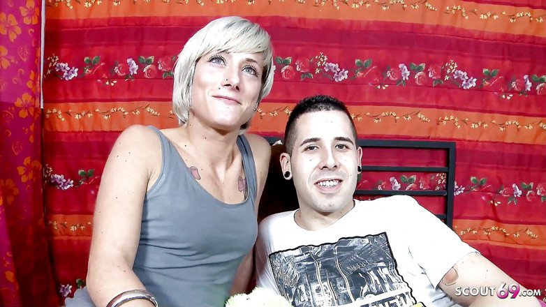 Full porn collection: Sexy hubená teenagerka Vicky Wayne je na castingu ošukaná do...