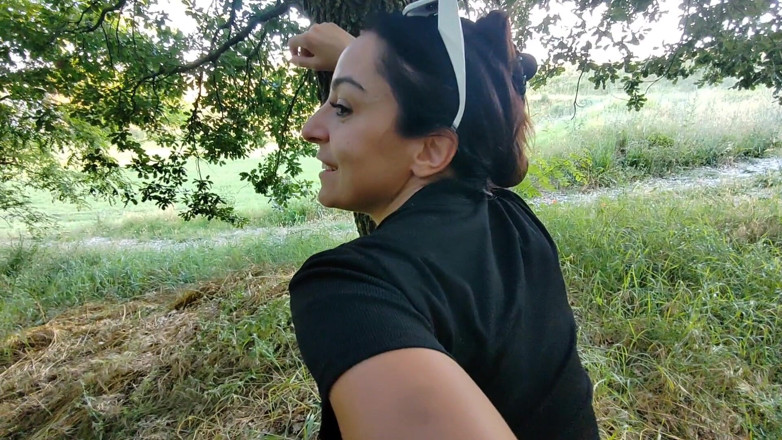 Ferrero anal experience: Schönes mädchen geht mit einem fremden im wald verloren