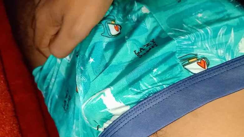 Alennaden: Cowok berotot lagi ngusap celana dalam kontol cowok ini