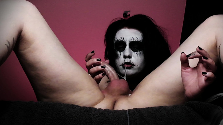 Damagedcosplays: Black Metal Готеса глубоко заглатывает так хорошо, что она получает две глотки