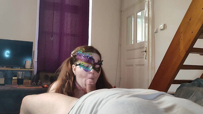 Bella Subslut: Léchage et suce la bite et les couilles de mon...