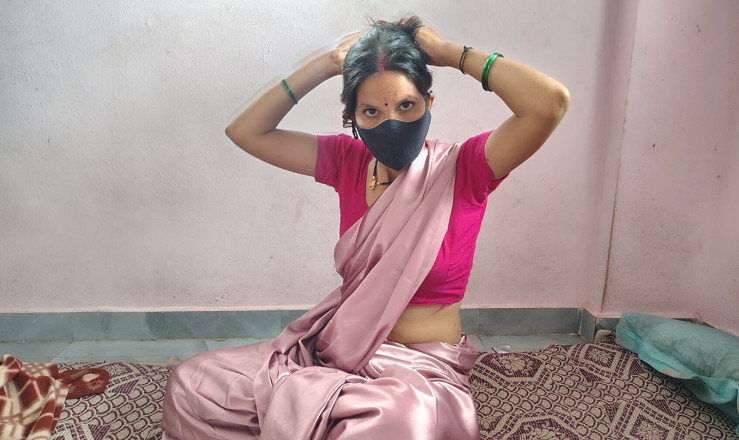 Viralcouple76: Bhabhi desi India dikongkek dalam saree