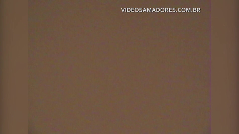 Amateurs videos: Video casero de mujeres bisexuales juntas y camarógrafo recibiendo polla