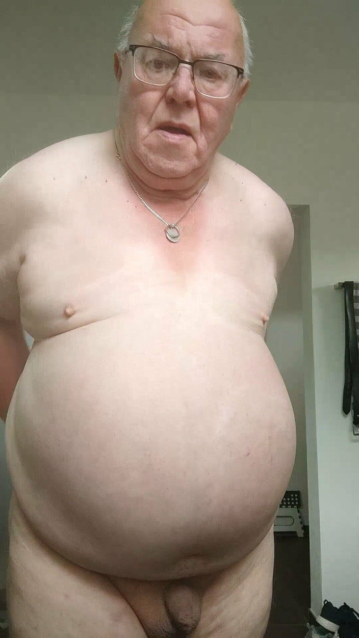 Karlchengeil: Desnudo antes y después de la ducha
