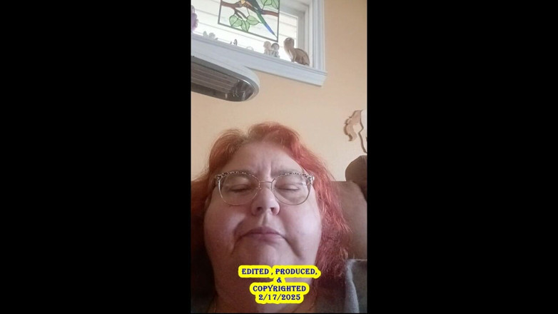 BBW nurse Vicki adventures with friends: Krankenschwester Vicki isst hier mittagessen und genießt dann leckeres eis
