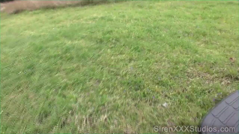 Siren XXX Studios: Putas en el campo