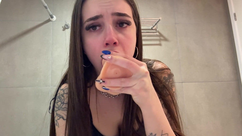Chavitaxxx: Chupando meu novo dildo