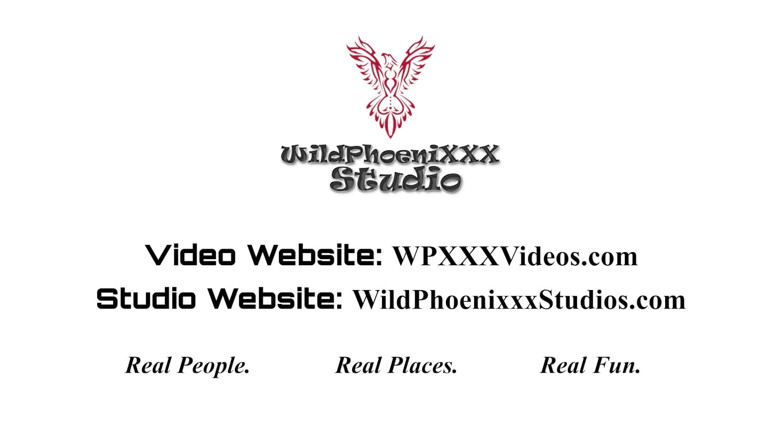Wild Phoenixxx Studios: Lola Bella Footjob: POV에서 자지를 따먹는 Periwinkle Blue Tos