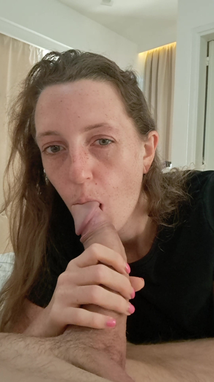 ScottishSweetie: Eu chupo ele de macio para 9 polegadas, seu pau é tão...