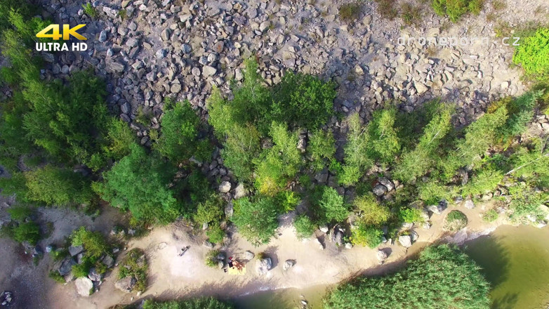 Peaches and Bananas: Foda ao ar livre filmada por drone