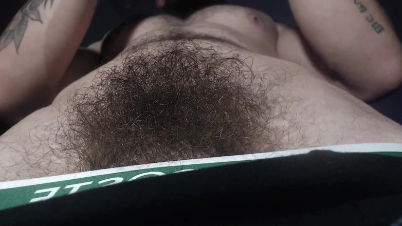Hunky time: बालों वाली Alpha