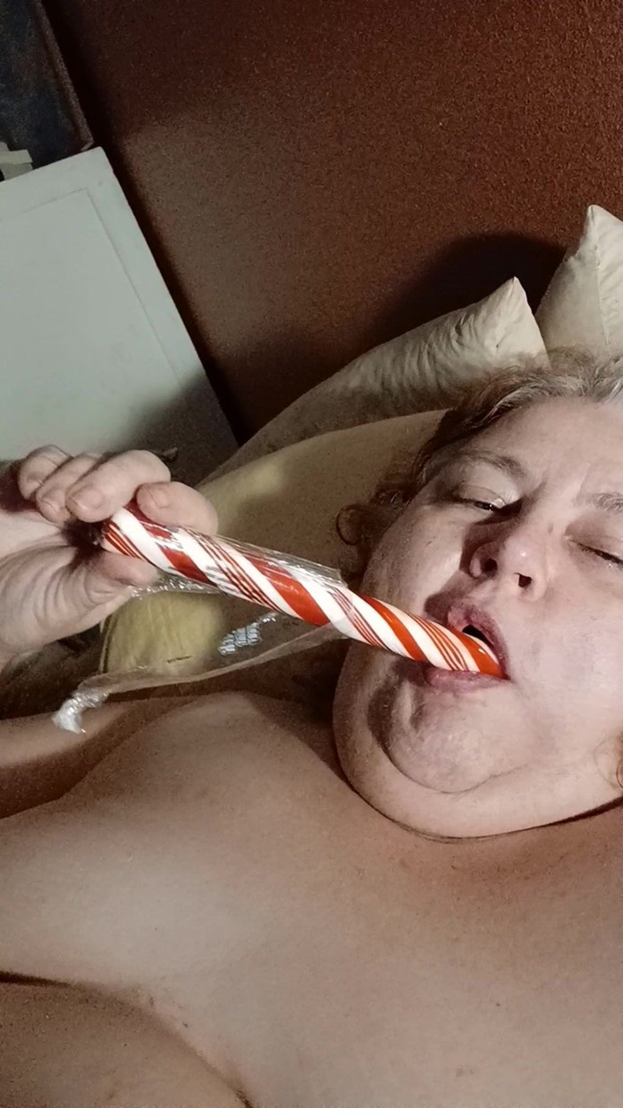 BBW nurse Vicki adventures with friends: Delectare cu candy baston