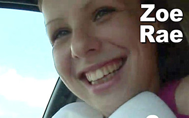 Edge Interactive Publishing: Zoe Rae kongkek jari telanjang kereta