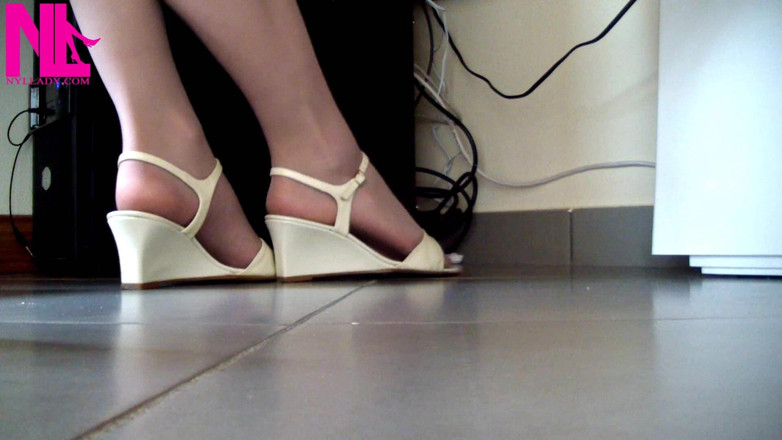 Nyllady: Des sandales de couleur crème