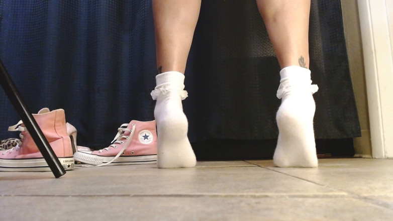 Abby Anna: Calcetines con blanco, zapatillas Converse rosas provocan