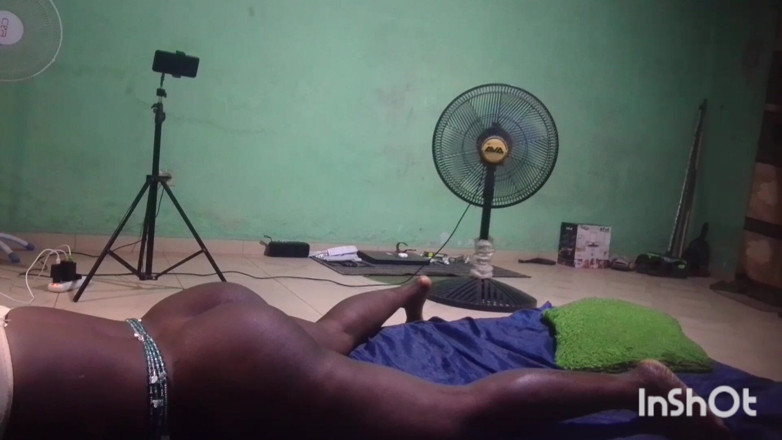 Pornsexlive: Mucizeye sahip olmak için papazı tarafından sıkılaşıyor