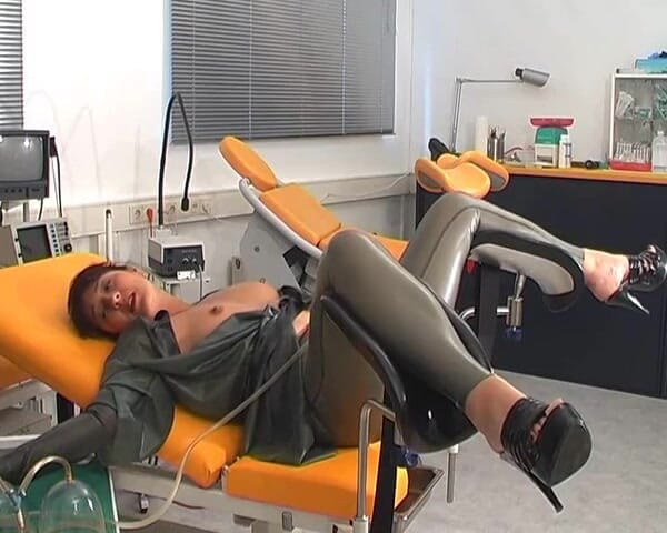 Rubber & Clinic Studio - 1ATOYS: Xtreme вакуумная накачка киски