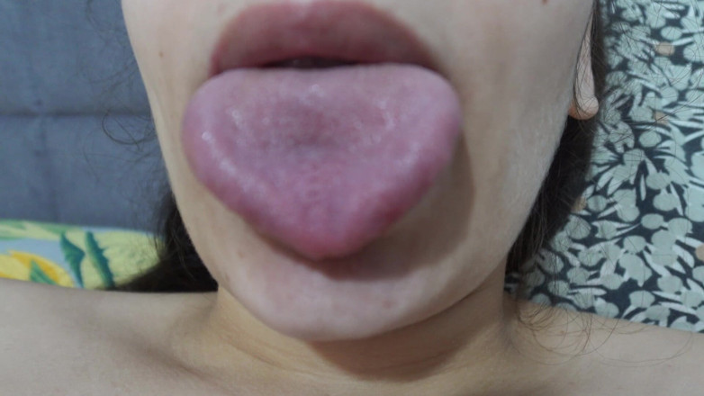 AmayaMori: Mi hermanastra brasileña hace un fetiche de lengua y luego...