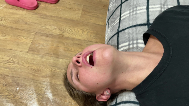 Hottie goddess: Dotěrný kašel fetiš POV